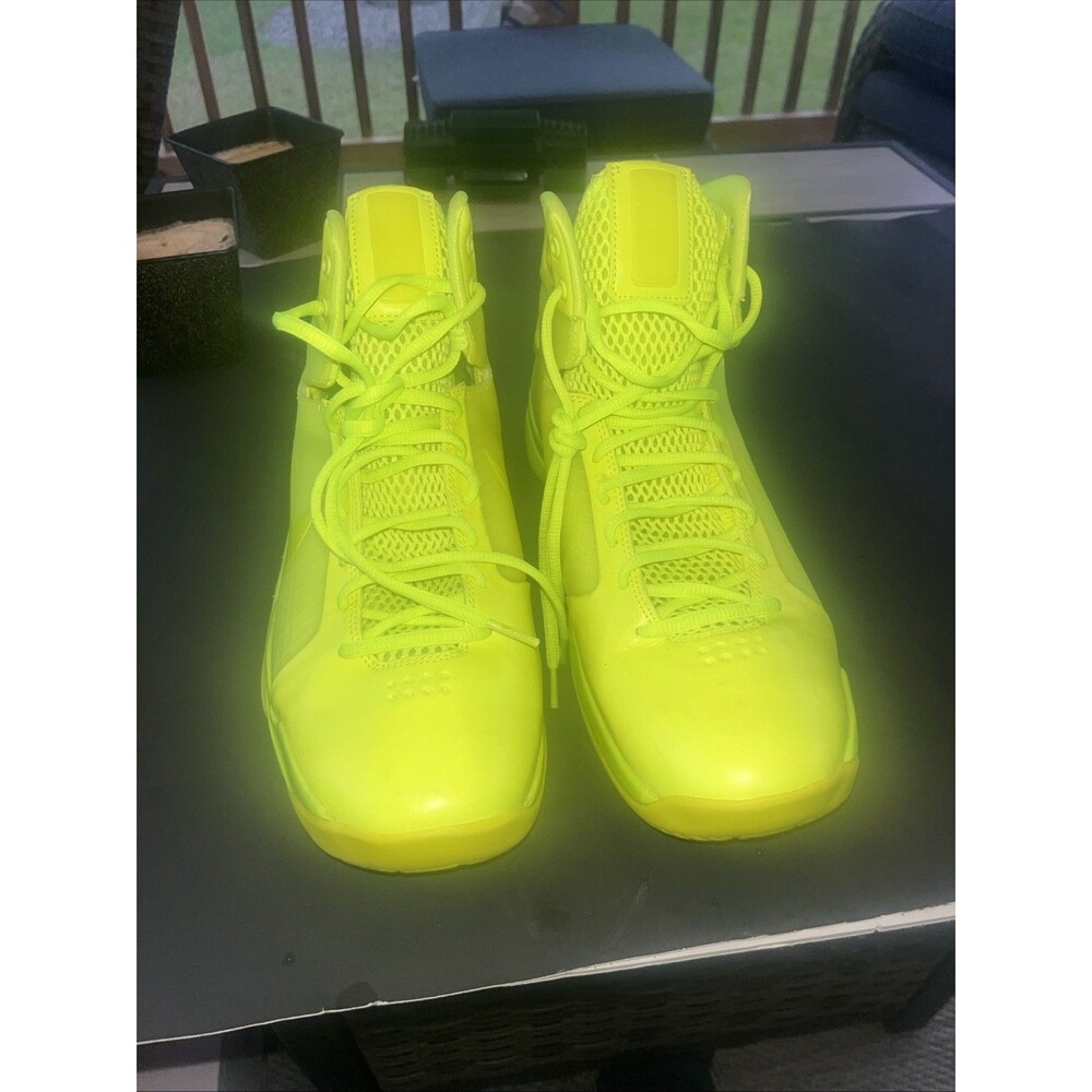 Size 10 - Nike Hyperdunk 08 Triple Volt